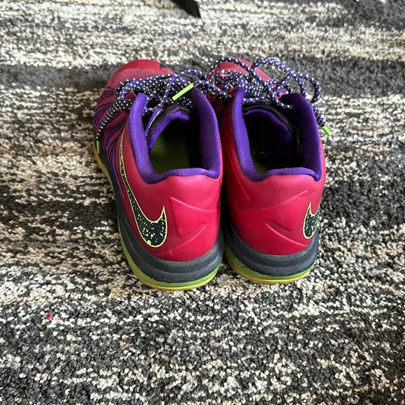 Lebron Raspberry Air Max - Picture 5 of 6
